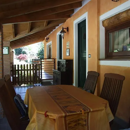 לינה וארוחת בוקר La Casa Nel Bosco מרגוצו